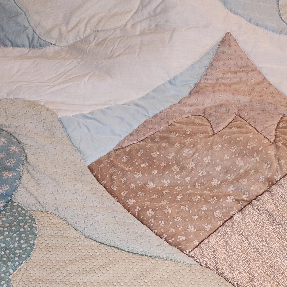Vintage Patchwork Scenic Hand Quilted Blanket Bedspread